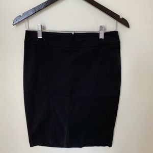 Black. Pencil skirt. Size M